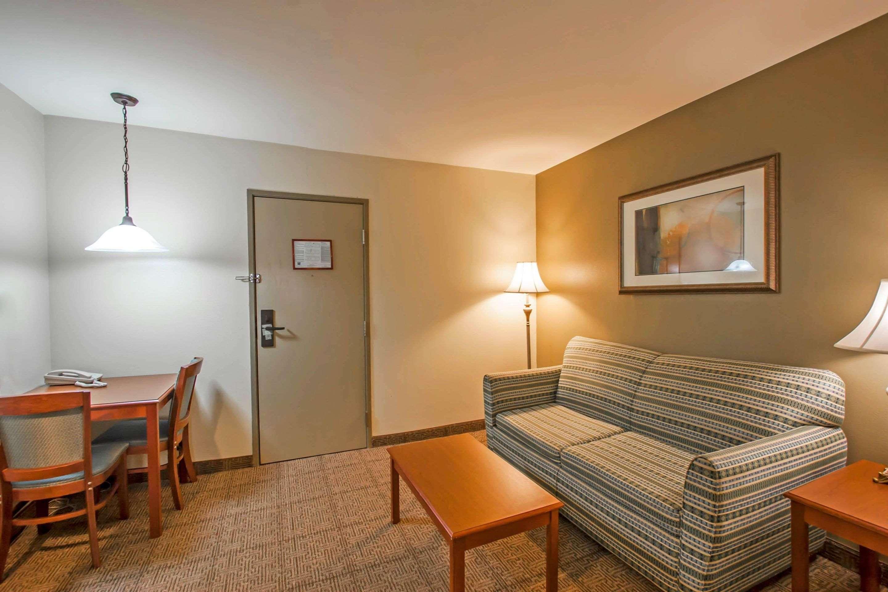 Quality Inn & Suites Germantown North Екстер'єр фото
